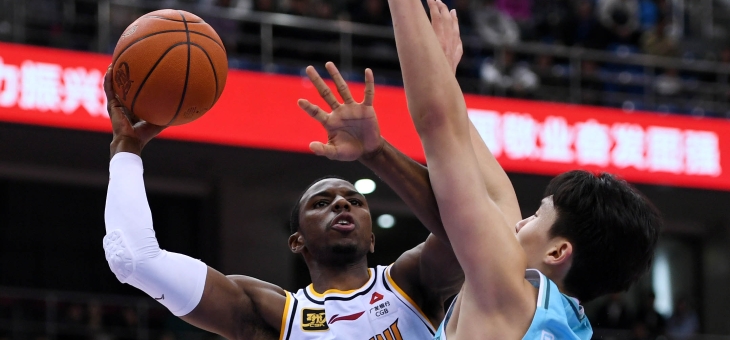 费耶诺德迎欧篮联关键赛，今晨篮板制胜，震撼外界，更衣室氛围转暖