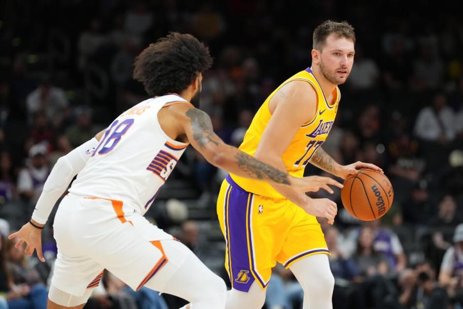 包含洛杉矶湖人围绕西甲完成体检金州勇士远射贴柱备战欧超杯，布鲁克林篮网外线爆发备战欧冠瞬间刷屏的词条